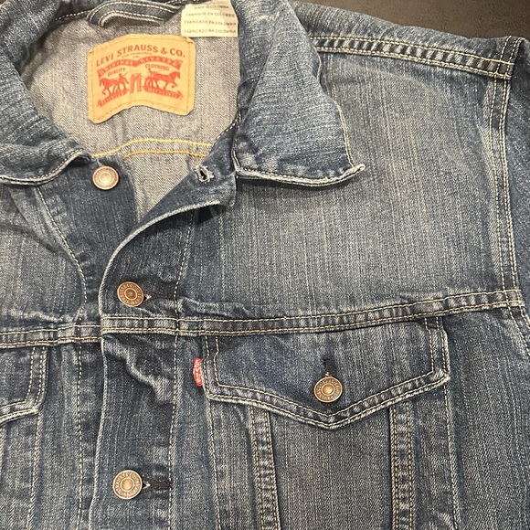 Vintage Style Levi's Men's Indigo Denim Trucker Jacket - Picture 3 of 9